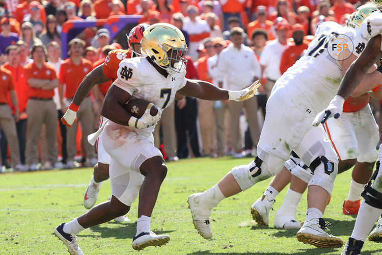 CLEMSON, SC - NOVEMBER 04:  Notre Dame Fighting Irish running back Audric Estime (7) during a college football game between the Notre Dame Fighting Irish and the Clemson Tigers at Clemson Memorial stadium on November 4, 2023 at Clemson, S.C. (Photo by John Byrum/Icon Sportswire)