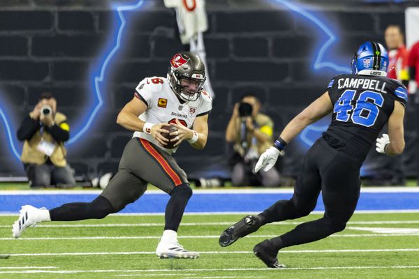 Oct 20, 2025; Detroit, Michigan, USA; Tampa Bay Buccaneers quarterback Baker Mayfield (6) rushes the ball against Detroit Lions linebacker Jack Campbell (46) during the first half at Ford Field. Mandatory Credit: David Reginek-Imagn Images