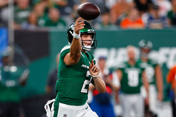 EAST RUTHERFORD, NJ - AUGUST 19:  Zach Wilson #2 of the New York Jets drops back to pass during the Preseason game against the Tampa Bay Buccaneers on August 19, 2023 at MetLife Stadium in East Rutherford, New Jersey.  (Photo by Rich Graessle/Icon Sportswire)