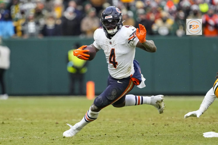 Jan 5, 2025; Green Bay, Wisconsin, USA;  Chicago Bears running back D'Andre Swift (4) during the game against the Green Bay Packers at Lambeau Field. Credit: Jeff Hanisch-Imagn Images