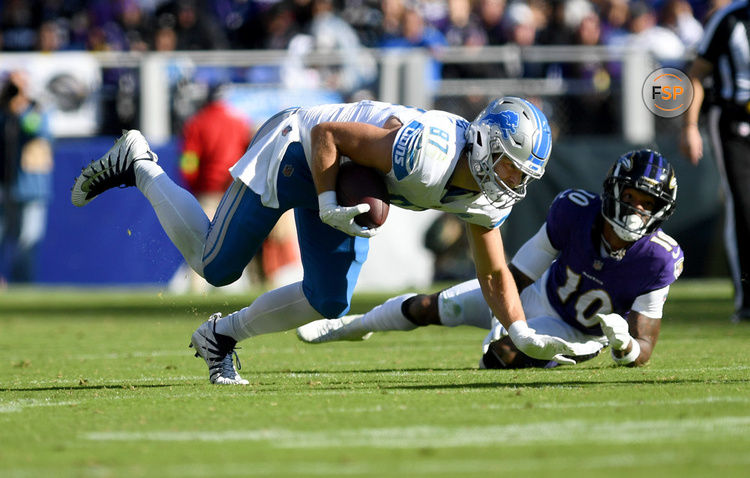 BALTIMORE, MD - OCTOBER 22: Lions tight end Sam LaPorta (87) runs after a catch during the Detroit Lions versus Baltimore Ravens NFL game at M&T Bank Stadium on October 22, 2023 in Baltimore, MD. (Photo by Randy Litzinger/Icon Sportswire)