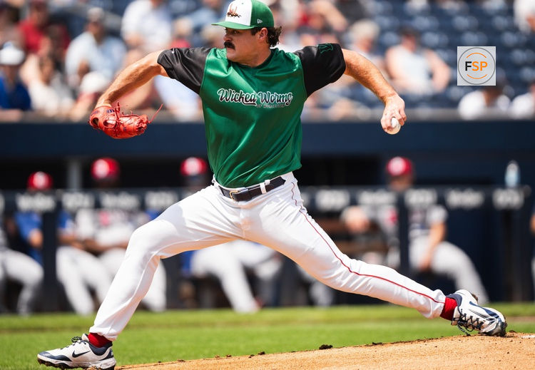 WooSox pitcher Payton Tolle gets ready to throw a pitch during his first Triple-A start on Aug. 10, 2025 at Polar Park.