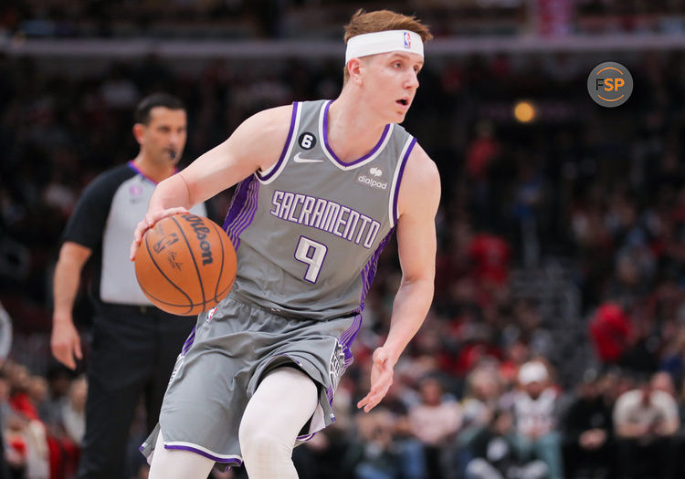 CHICAGO, IL - MARCH 15: Sacramento Kings guard Kevin Huerter (9) in action during a NBA game between the Sacramento Kings and the Chicago Bulls on March 15, 2023 at the United Center in Chicago, IL. (Photo by Melissa Tamez/Icon Sportswire)