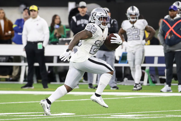 INGLEWOOD, CA - DECEMBER 08: Las Vegas Raiders running back Josh Jacobs (28) runs during the NFL game between the Las Vegas Raiders and the Los Angeles Rams on December 08, 2022 in Inglewood, CA. (Photo by Jevone Moore/Icon Sportswire)