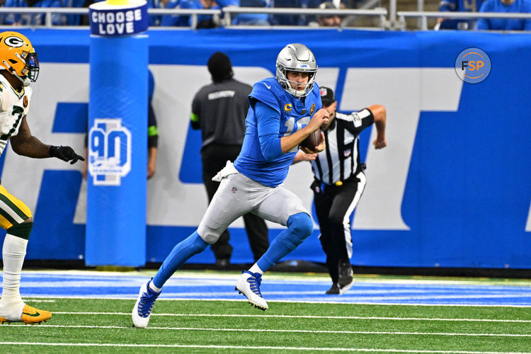 DETROIT, MI - NOVEMBER 23: Detroit Lions quarterback Jared Goff (16) scrambles out of the pocket during the Detroit Lions versus the Green Bay Packers game on Thursday November 23, 2023 at Ford Field in Detroit, MI. (Photo by Steven King/Icon Sportswire)