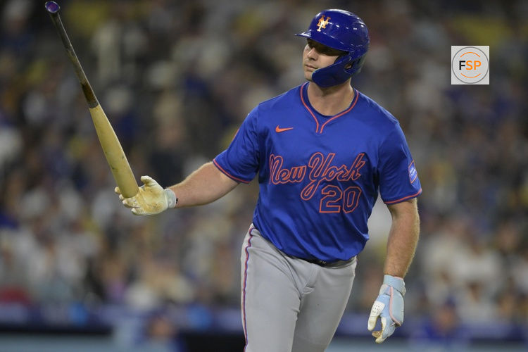 Jun 4, 2025; Los Angeles, California, USA; New York Mets first baseman Pete Alonso (20) flips his bat as he rounds the bases after hitting a three run home run in the eighth inning against the Los Angeles Dodgers at Dodger Stadium. Credit: Jayne Kamin-Oncea-Imagn Images