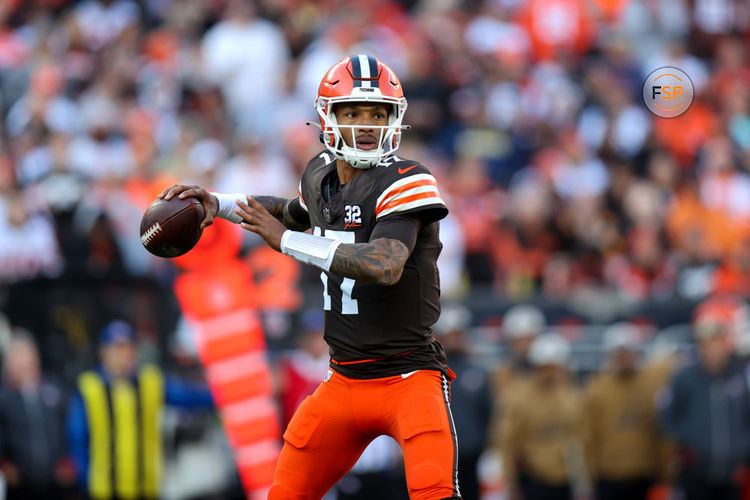 CLEVELAND, OH - NOVEMBER 19: Cleveland Browns quarterback Dorian Thompson-Robinson (17) throws a pass during the third quarter of the National Football League game between the Pittsburgh Steelers and Cleveland Browns on November 19, 2023, at Cleveland Browns Stadium in Cleveland, OH. (Photo by Frank Jansky/Icon Sportswire)