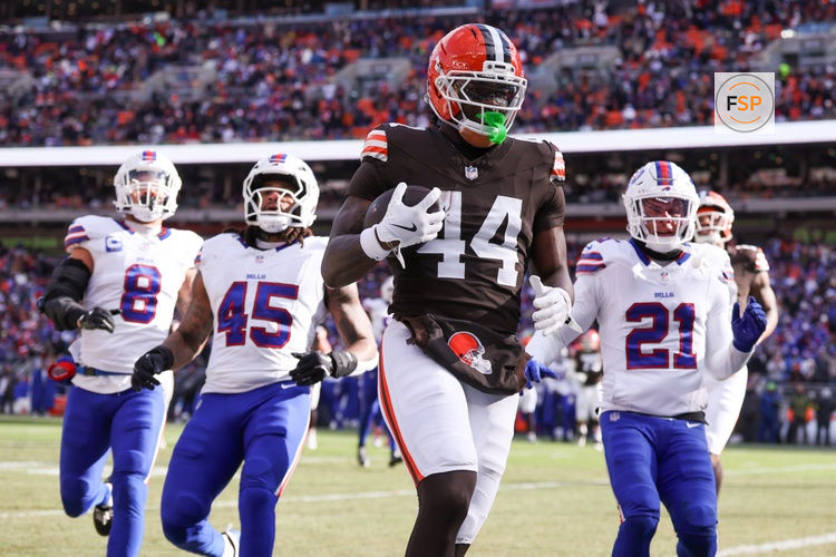 Dec 21, 2025; Cleveland, Ohio, USA;  Cleveland Browns tight end Harold Fannin Jr. (44) scores a touchdown against the Buffalo Bills during the first half at Huntington Bank Field. Credit: Scott Galvin-Imagn Images