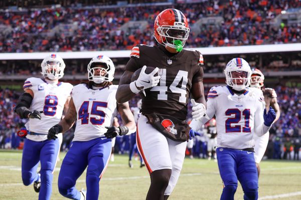 Dec 21, 2025; Cleveland, Ohio, USA;  Cleveland Browns tight end Harold Fannin Jr. (44) scores a touchdown against the Buffalo Bills during the first half at Huntington Bank Field. Mandatory Credit: Scott Galvin-Imagn Images