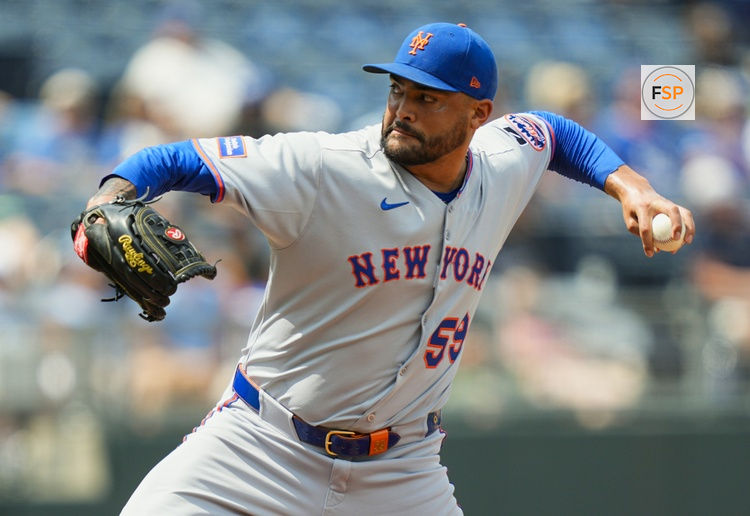 Jul 13, 2025; Kansas City, Missouri, USA; New York Mets starting pitcher Sean Manaea (59) pitches during the sixth inning against the Kansas City Royals at Kauffman Stadium. Credit: Jay Biggerstaff-Imagn Images