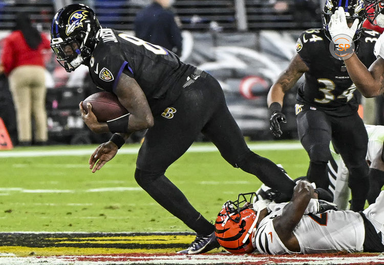 BALTIMORE, MD - NOVEMBER 16:  Baltimore Ravens quarterback Lamar Jackson (8) is tackled by Cincinnati Bengals cornerback Mike Hilton (21) during the Cincinnati Bengals game versus the Baltimore Ravens on November 16, 2023 at M&T Bank Stadium in Baltimore, MD.  (Photo by Mark Goldman/Icon Sportswire)