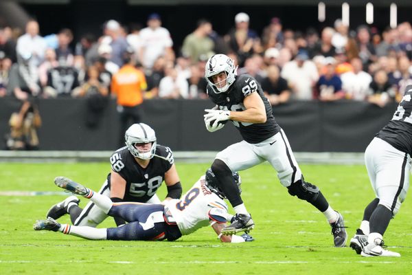 Sep 28, 2025; Paradise, Nevada, USA; Las Vegas Raiders tight end Brock Bowers (89) runs the ball during the second half against the Chicago Bears at Allegiant Stadium. Mandatory Credit: Stephen R. Sylvanie-Imagn Images