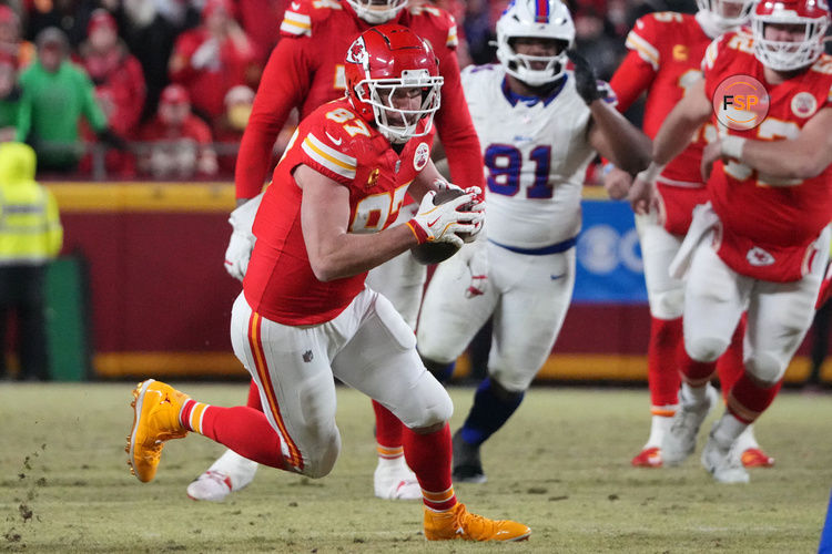 Jan 26, 2025; Kansas City, MO, USA; Kansas City Chiefs tight end Travis Kelce (87) makes a catch against the Buffalo Bills during the second half in the AFC Championship game at GEHA Field at Arrowhead Stadium. Credit: Denny Medley-Imagn Images