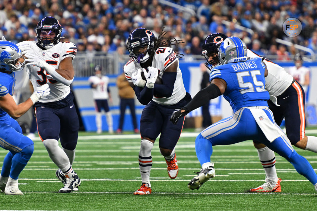 DETROIT, MI - NOVEMBER 19: Chicago Bears running back D'Onta Foreman (21) runs up the middle during the Detroit Lions versus the Chicago Bears game on Sunday November 19, 2023 at Ford Field in Detroit, MI. (Photo by Steven King/Icon Sportswire)