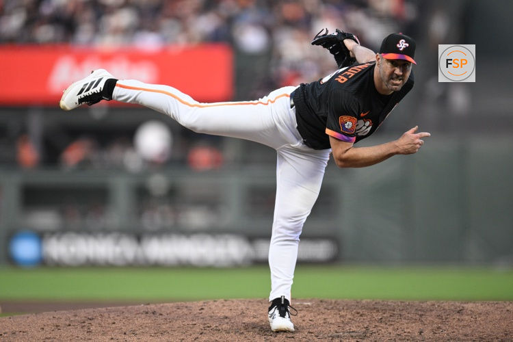 Jul 29, 2025; San Francisco, California, USA; San Francisco Giants starting pitcher Justin Verlander (35) throws against the Pittsburgh Pirates during the fourth inning at Oracle Park. Credit: Eakin Howard-Imagn Images