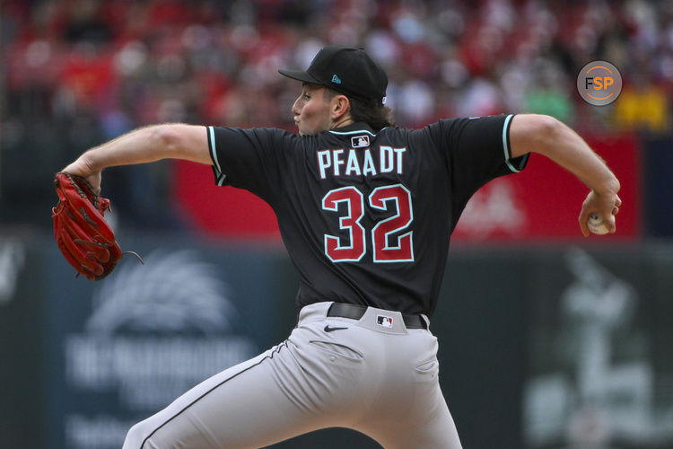 May 25, 2025; St. Louis, Missouri, USA;  Arizona Diamondbacks starting pitcher Brandon Pfaadt (32) pitches against the St. Louis Cardinals during the second inning at Busch Stadium. Credit: Jeff Curry-Imagn Images