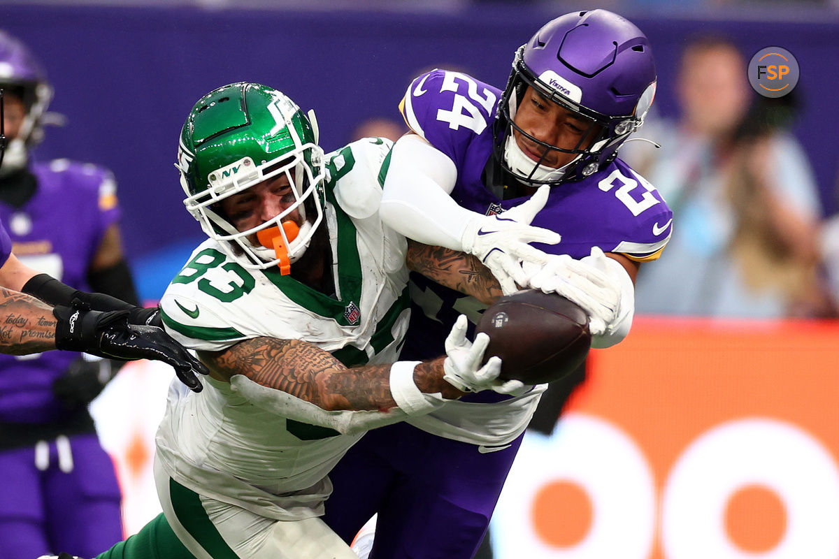 Oct 6, 2024; Tottenham, ENG; New York Jets tight end Tyler Conklin (83) fails to catch the ball in the 4th Quarter against Minnesota Vikings at Tottenham Hotspur Stadium. Credit: Shaun Brooks-Imagn Images