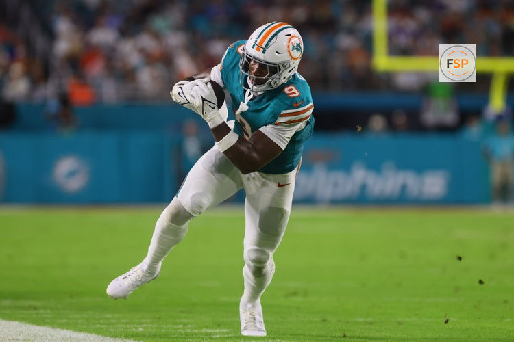 Sep 12, 2024; Miami Gardens, Florida, USA; Miami Dolphins tight end Jonnu Smith (9) runs with the football against the Buffalo Bills during the second quarter at Hard Rock Stadium. Credit: Sam Navarro-Imagn Images