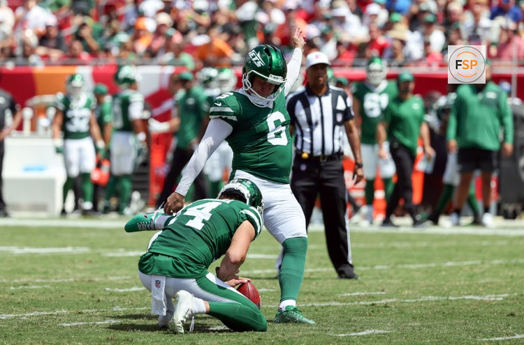 Sep 21, 2025; Tampa, Florida, USA; New York Jets kicker Nick Folk (6) makes a field goal against the Tampa Bay Buccaneers during the first quarter at Raymond James Stadium. Credit: Kim Klement Neitzel-Imagn Images
