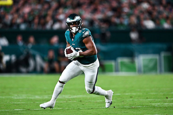 PHILADELPHIA, PA - SEPTEMBER 14: Philadelphia Eagles Running Back Rashaad Penny (23) makes a reception in the second half during the game between the Minnesota Vikings and Philadelphia Eagles on September 14, 2023 at Lincoln Financial Field in Philadelphia, PA. (Photo by Kyle Ross/Icon Sportswire)