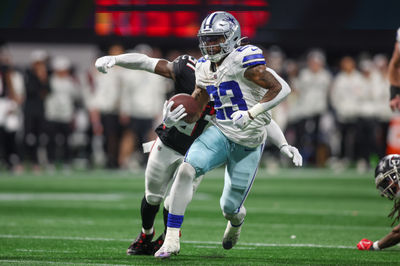 Nov 24, 2024; East Rutherford, New Jersey, USA; New York Giants quarterback Tommy DeVito (15) hands off to  running back Tyrone Tracy Jr. (29) during the first half against the Tampa Bay Buccaneers at MetLife Stadium. Mandatory Credit: Vincent Carchietta-Imagn Images