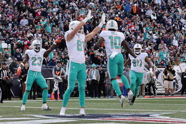 FOXBOROUGH, MA - JANUARY 01: The Dolphins celebrate a touchdown from Miami Dolphins wide receiver Tyreek Hill (10) during a game between the New England Patriots and the Miami Dolphins on January 1, 2023, at Gillette Stadium in Foxboro, Massachusetts. (Photo by Fred Kfoury III/Icon Sportswire)