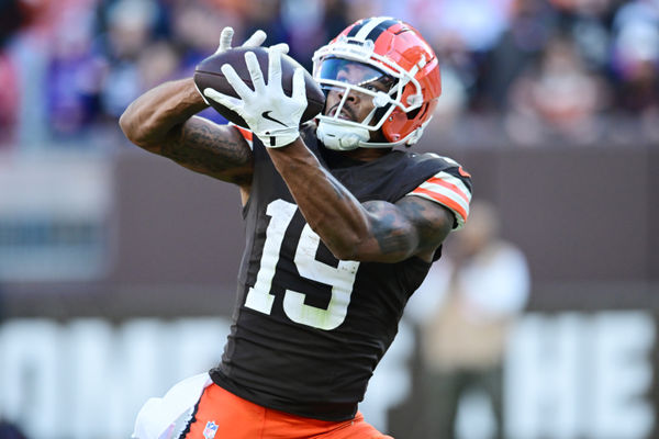 Oct 27, 2024; Cleveland, Ohio, USA; Cleveland Browns wide receiver Cedric Tillman (19) catches a touchdown during the fourth quarter against the Baltimore Ravens at Huntington Bank Field. Mandatory Credit: Ken Blaze-Imagn Images