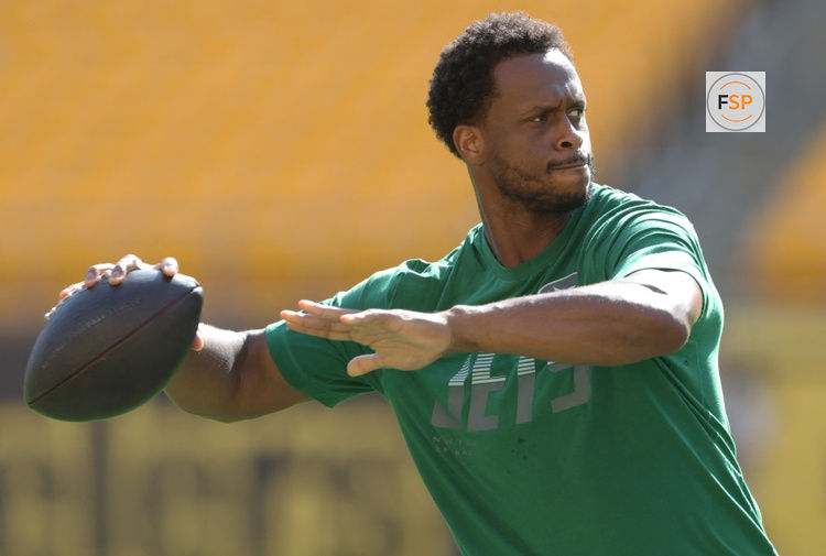 Aug 21, 2026; Pittsburgh, Pennsylvania, USA;  New York Jets quarterback Geno Smith (7) warms up before the game against the Pittsburgh Steelers at Acrisure Stadium.  Credit: Charles LeClaire-Imagn Images