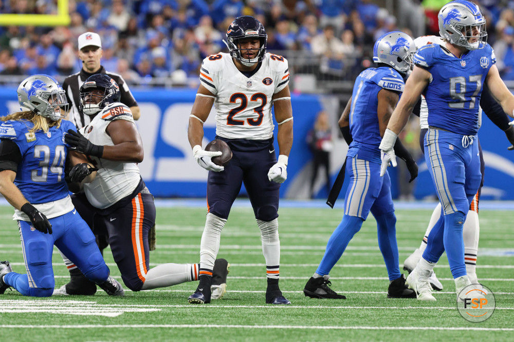 DETROIT, MI - NOVEMBER 19:  Chicago Bears running back Roschon Johnson (23) celebrates gaining yardage on a running play during an NFL football game between the Chicago Bears and the Detroit Lions on November 19, 2023 at Ford Field in Detroit, Michigan.  (Photo by Scott W. Grau/Icon Sportswire)