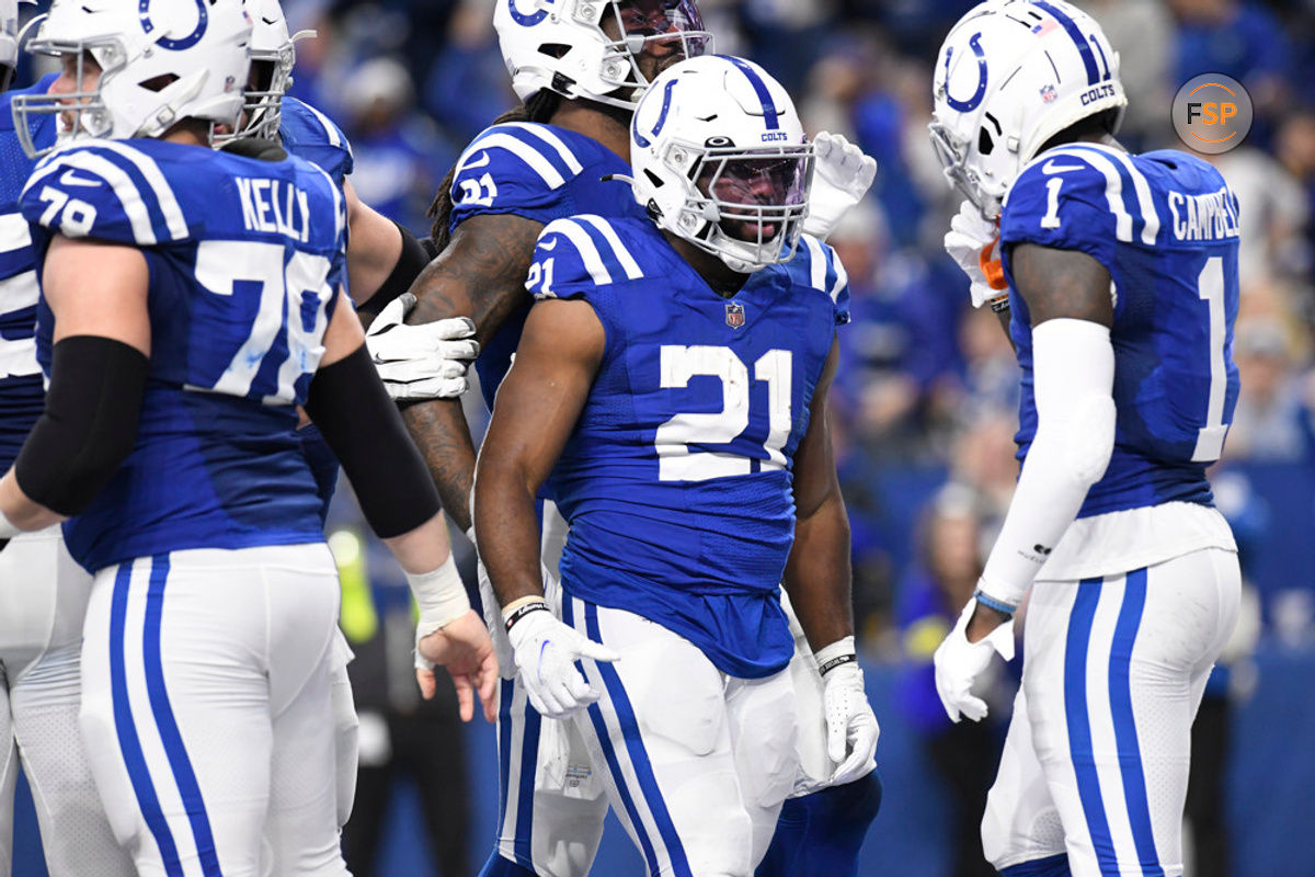 INDIANAPOLIS, IN - JANUARY 08: Indianapolis Colts running back Zack Moss (21) celebrates with Indianapolis Colts wide receiver Parris Campbell (1) during the game between the Houston Texans and the Indianapolis Colts on January 8, 2023, at Lucas Oil Stadium in Indianapolis, Indiana. (Photo by Michael Allio/Icon Sportswire)