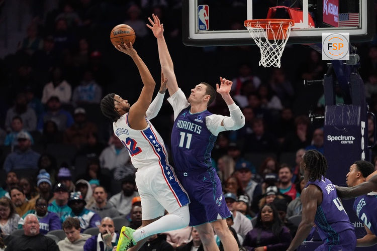 Jan 26, 2026; Charlotte, North Carolina, USA; Charlotte Hornets center Ryan Kalkbrenner (11) goes up for a block on the shot by Philadelphia 76ers guard/forward Trendon Watford (12) during the second half at Spectrum Center. Credit: Jim Dedmon-Imagn Images