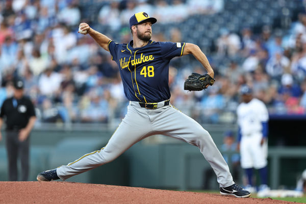 KANSAS CITY, MO - MAY 07: Milwaukee Brewers pitcher Colin Rea (48) pitches in the third inning of an MLB game between the Milwaukee Brewers and Kansas City Royals on May 7, 2024 at Kauffman Stadium in Kansas City, MO. (Photo by Scott Winters/Icon Sportswire)