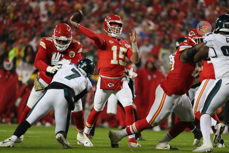 KANSAS CITY, MO - NOVEMBER 20: Kansas City Chiefs quarterback Patrick Mahomes (15) throws from the pocket in the second quarter of an NFL football game between the Philadelphia Eagles and Kansas City Chiefs on Nov 20, 2023 at GEHA Field at Arrowhead Stadium in Kansas City, MO. (Photo by Scott Winters/Icon Sportswire)