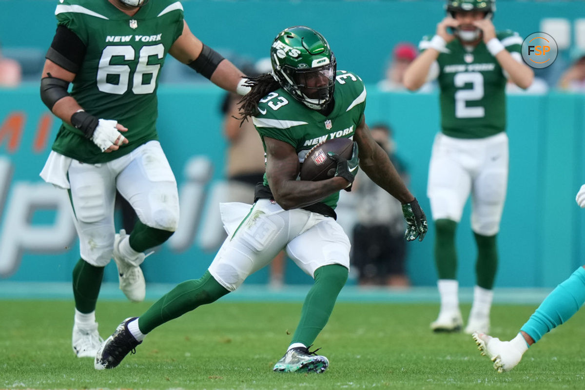 MIAMI GARDENS, FL - DECEMBER 17: New York Jets running back Dalvin Cook (33) rushes with the ball during the game between the New York Jets and the Miami Dolphins on Sunday, December 17, 2023 at Hard Rock Stadium, Hard Rock Stadium, Fla. (Photo by Peter Joneleit/Icon Sportswire)