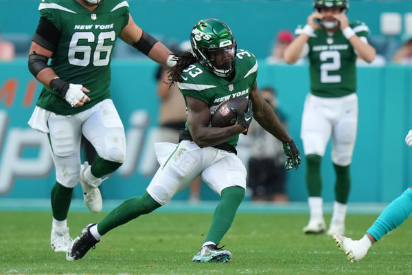 MIAMI GARDENS, FL - DECEMBER 17: New York Jets running back Dalvin Cook (33) rushes with the ball during the game between the New York Jets and the Miami Dolphins on Sunday, December 17, 2023 at Hard Rock Stadium, Hard Rock Stadium, Fla. (Photo by Peter Joneleit/Icon Sportswire)