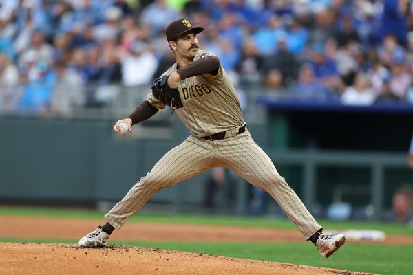 KANSAS CITY, MO - MAY 31: San Diego Padres pitcher Dylan Cease (84) pitches in the first inning of an MLB game between the San Diego Padres and Kansas City Royals on May 31, 2024 at Kauffman Stadium in Kansas City, MO. (Photo by Scott Winters/Icon Sportswire)
