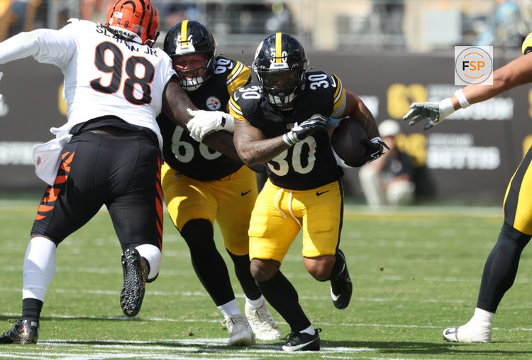 Sep 27, 2026; Pittsburgh, Pennsylvania, USA;  Pittsburgh Steelers running back Jaylen Warren (30) runs during the second quarter against the Cincinnati Bengals at Acrisure Stadium.  Credit: Charles LeClaire-Imagn Images