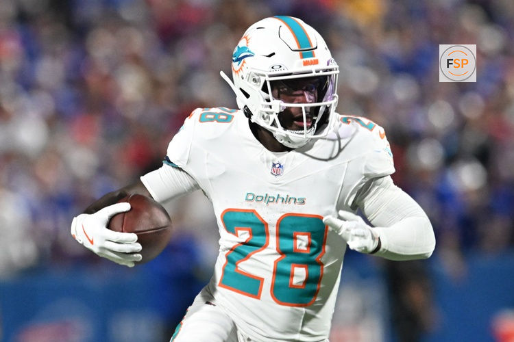 Sep 18, 2025; Orchard Park, New York, USA; Miami Dolphins running back de'von Achane (28) runs against the Buffalo Bills in the first half at Highmark Stadium. Credit: Mark Konezny-Imagn Images