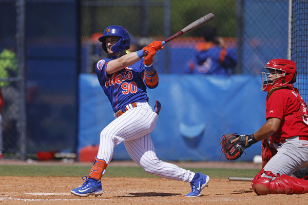 PORT ST LUCIE, FL - MARCH 19: New York Mets second baseman Jett Williams (90) bats during an MLB spring training game against the St. Louis Cardinals on March 19, 2024 at Clover Park in Port St Lucie, Florida. (Photo by Joe Robbins/Icon Sportswire)