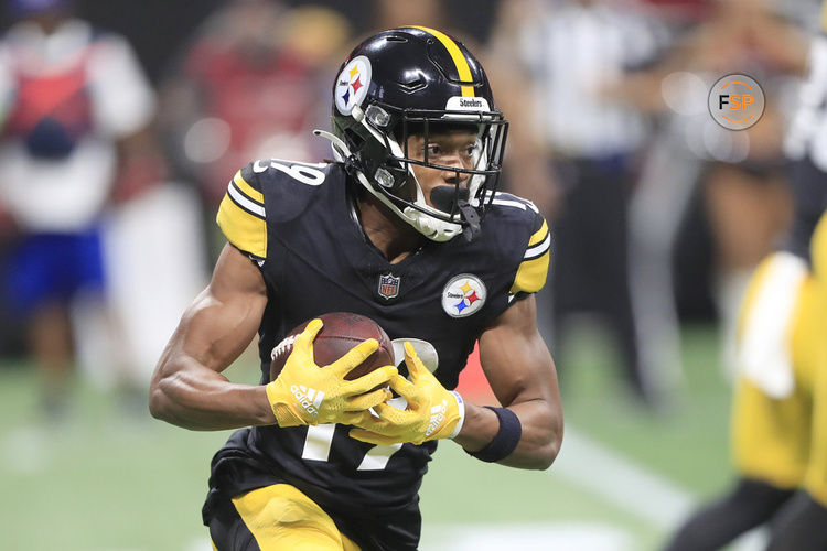 ATLANTA, GA - AUGUST 24: Pittsburgh Steelers wide receiver Calvin Austin III (19) carries the ball during the Preweek 3 NFL game between the Atlanta Falcons and Pittsburgh Steelers on August 24, 2023 at the Mercedes-Benz Stadium in Atlanta, Georgia.  (Photo by David J. Griffin/Icon Sportswire)