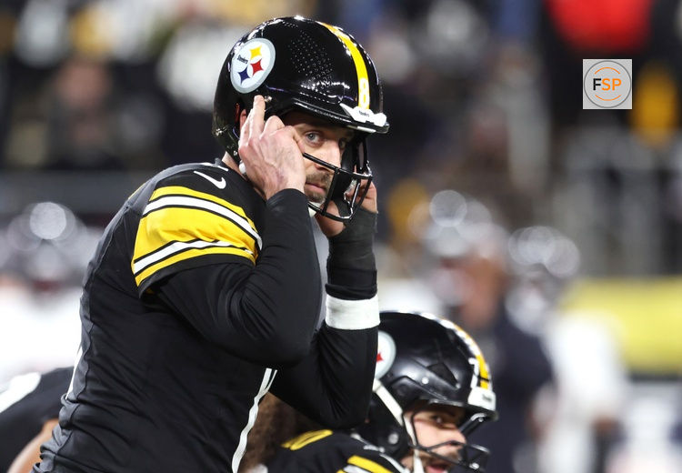 Jan 12, 2026; Pittsburgh, PA, USA; Pittsburgh Steelers quarterback Aaron Rodgers (8) audibles during the second half of an AFC Wild Card Round game against the Houston Texans at Acrisure Stadium. Credit: Charles LeClaire-Imagn Images