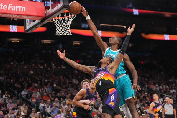 Mar 8, 2026; Phoenix, Arizona, USA; Charlotte Hornets forward Moussa Diabate (14) blocks a layup attempt by Phoenix Suns guard Jalen Green (4) during the second half at Mortgage Matchup Center. Mandatory Credit: Joe Camporeale-Imagn Images