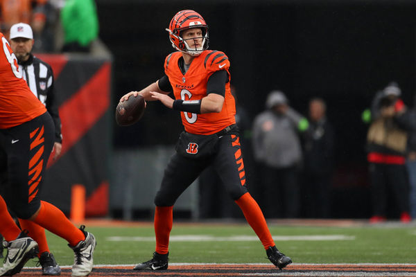 CINCINNATI, OH - NOVEMBER 26: Cincinnati Bengals quarterback Jake Browning (6) passes the ball during the game against the Pittsburgh Steelers and the Cincinnati Bengals on November 26, 2023, at Paycor Stadium in Cincinnati, OH. (Photo by Ian Johnson/Icon Sportswire)
