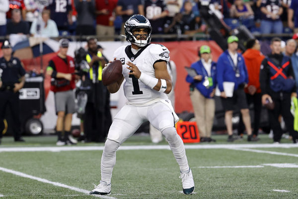 FOXBOROUGH, MA - SEPTEMBER 10: Philadelphia Eagles quarterback Jalen Hurts (1) sets up a pass during a game between the New England Patriots and the Philadelphia Eagles on September 10, 2023, at Gillette Stadium in Foxborough, Massachusetts. (Photo by Fred Kfoury III/Icon Sportswire)