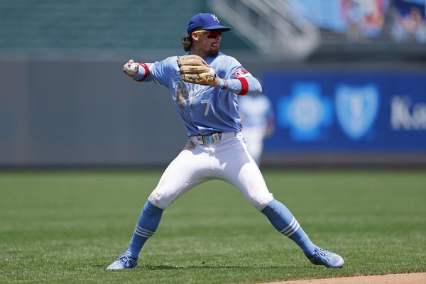 KANSAS CITY, MO - JUNE 02: Kansas City Royals shortstop Bobby Witt Jr. (7) throws the ball during an MLB game against the San Diego Padres on June 02, 2024 at Kauffman Stadium in Kansas City, Missouri. (Photo by Joe Robbins/Icon Sportswire)