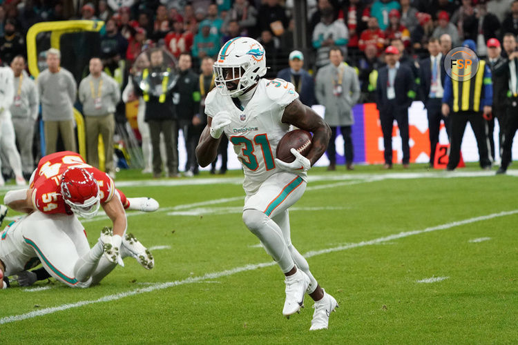 FRANKFURT, GERMANY - NOVEMBER 05: Running back Raheem Mostert RB 31, Miami Dolphins during the NFL International Series game between the Kansas City Chiefs and the Miami Dolphins on November 05, 2023, at Deutsche Bank Park in Frankfurt, Germany. (Photo by Marc Schueler/Imago/Icon Sportswire)