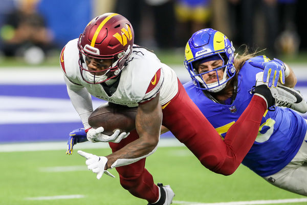 INGLEWOOD, CA - DECEMBER 17: Washington Commanders wide receiver Curtis Samuel (4) makes a catch during the NFL game between the Washington Commanders and the Los Angeles Rams on December 17, 2023, at SoFi Stadium in Inglewood, CA. (Photo by Jevone Moore/Icon Sportswire)