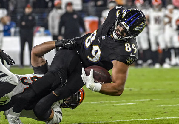 BALTIMORE, MD - NOVEMBER 16:  Baltimore Ravens tight end Mark Andrews (89) is injured with a fractured tibia after a reception when Cincinnati Bengals linebacker Logan Wilson (55) falls on his ankle during the Cincinnati Bengals game versus the Baltimore Ravens on November 16, 2023 at M&T Bank Stadium in Baltimore, MD.  (Photo by Mark Goldman/Icon Sportswire)