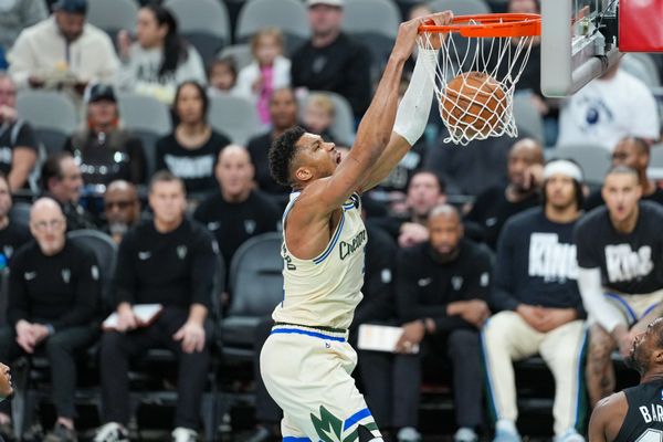 Jan 15, 2026; San Antonio, Texas, USA;  Milwaukee Bucks forward Giannis Antetokounmpo (34) dunks in the first half against the San Antonio Spurs at Frost Bank Center. Mandatory Credit: Daniel Dunn-Imagn Images