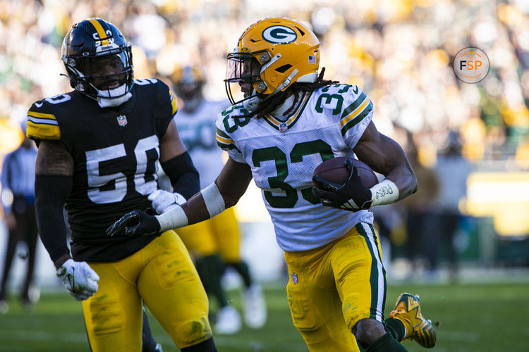 PITTSBURGH, PA - NOVEMBER 12: Green Bay Packers running back Aaron Jones (33) runs with the ball during the regular season NFL football game between the Green Bay Packers and Pittsburgh Steelers on November 12, 2023 at Acrisure Stadium in Pittsburgh, PA. (Photo by Mark Alberti/Icon Sportswire)